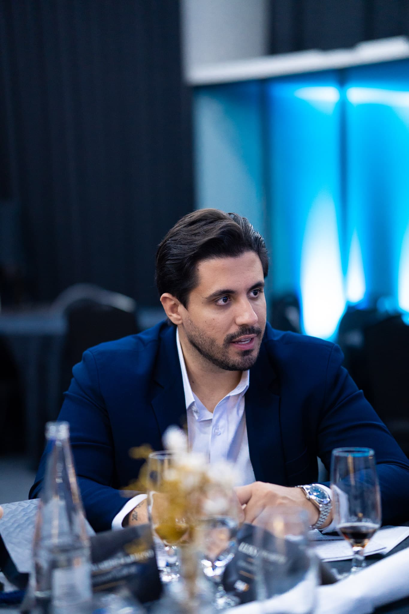 Giovanne Saraiva, fundador da Destruindo Metas, em evento corporativo